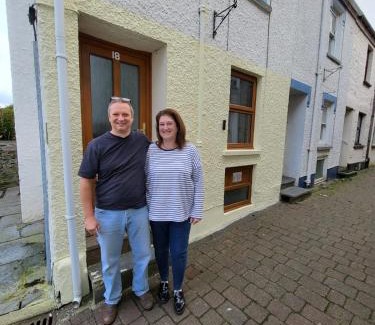 Cardigan House | Cosy seaside town cottage with private garden