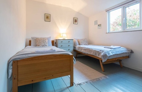 Fort Augustus Ski Chalet | Cosy secluded chalet with private parking and garden in centre of Fort Augustus