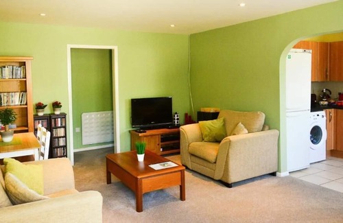 Bordon Cottage | Cosy, self-contained dog-friendly cottage