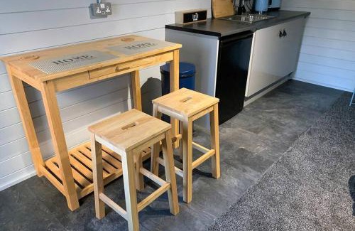 Hereford Apartment | Cosy, Self-Contained Garden Room in City Centre!