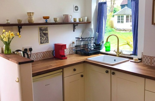 Newington Apartment | Cosy self contained apartment a stones throw from the Channel Tunnel!