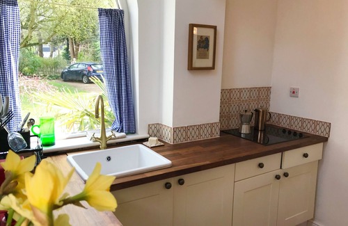 Newington Apartment | Cosy self contained apartment a stones throw from the Channel Tunnel!