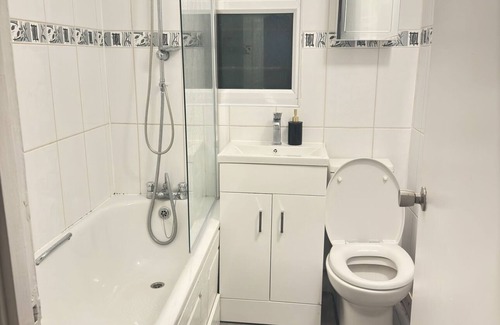 Walthamstow House | Cosy single room near station