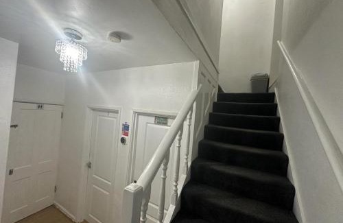 Downham House | Cosy Smart/Small Double Room in Keedonwood Road Bromley