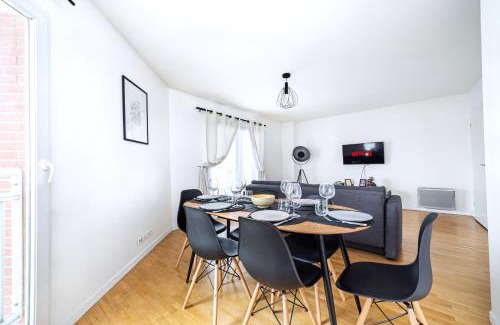 Saint-Ouen Apartment | Cosy & Spacieux, Paris 10 min + Parking privé.