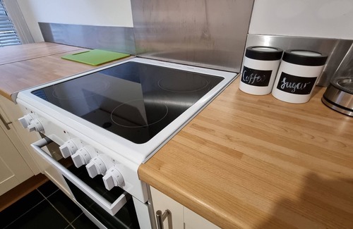 Stoke-on-Trent House | Cosy Stay in Stoke on Trent By Villazu