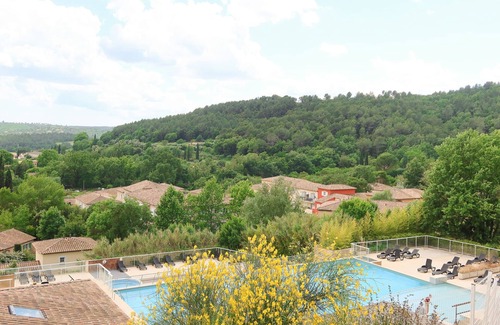 Callian Apartment | Cosy studio | 2 piscines + vues imprenables