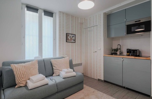 Batignolles Apartment | Cosy Studio for 2 People