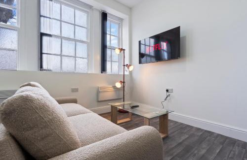 Dudley Apartment | Cosy, Studio in Dudley with Netflix and Parking