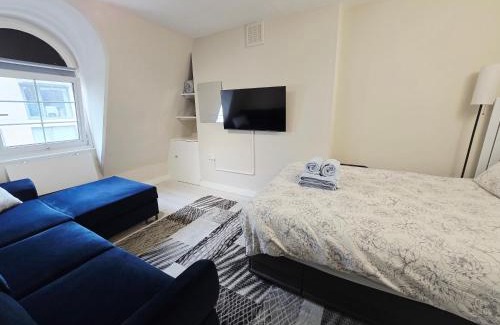 Churchill Apartment | Cosy studio Victoria