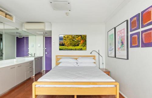 Darlinghurst Apartment | Cosy Studio with City Views