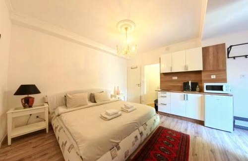Tuchomerice Apartment | Cosy Studio with Garden Near the Prague Airport