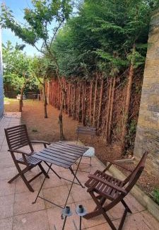 Tuchomerice Apartment | Cosy Studio with Garden Near the Prague Airport