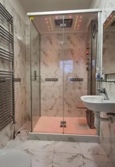 Tuchomerice Apartment | Cosy Studio with Garden Near the Prague Airport