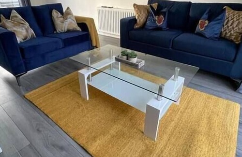 Huyton House | Cosy Stunning 3 BR House in Liverpool