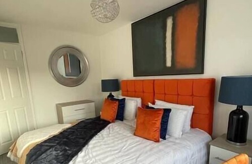 Huyton House | Cosy Stunning 3 BR House in Liverpool
