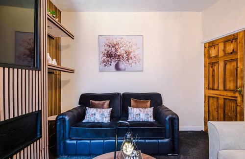 Clayton House | Cosy & Stylish 3-Bedroom Home Near Etihad Stadium & Coop Live Arena