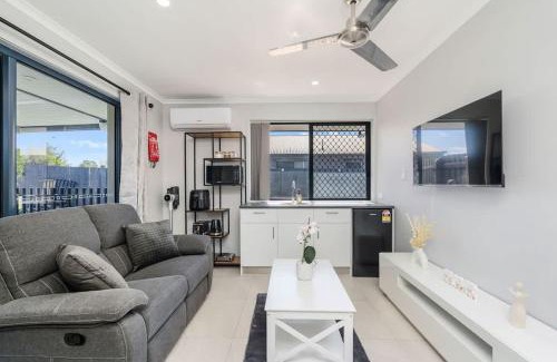 Kawungan House | Cosy Suburban Studio
