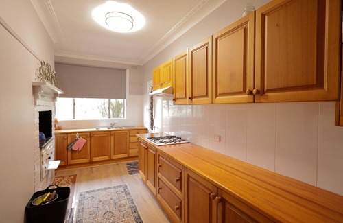Tenterfield House | Cosy Sun-Filled Cottage