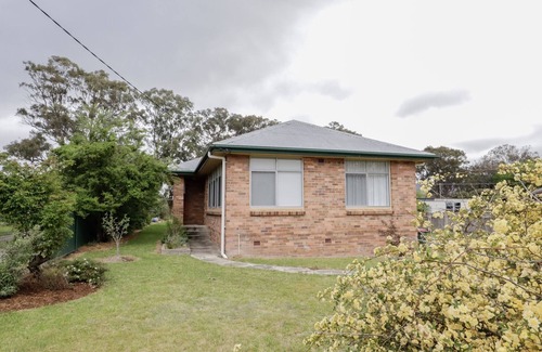 Tenterfield House | Cosy Sun-Filled Cottage