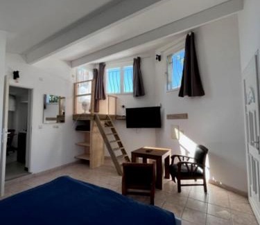 Martigues Apartment | Cosy T2 les pieds dans la mer
