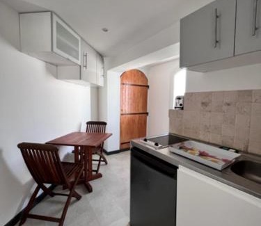 Martigues Apartment | Cosy T2 les pieds dans la mer