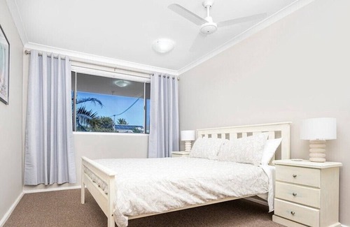 Mount Tarcoola Other | Cosy three bedroom house with swimming pool