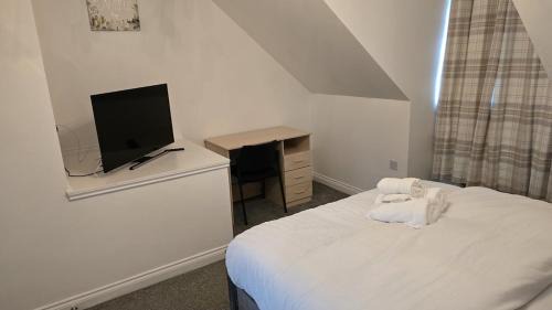 Bolton Apartment | Cosy three bedroom spacious house with parking and Wi-Fi for 7guests