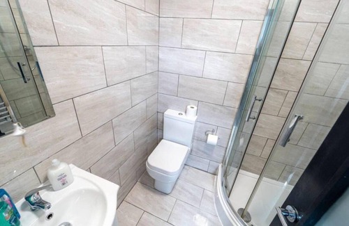 Selly Oak Apartment | Cosy top Floor Studio Available Near the City!