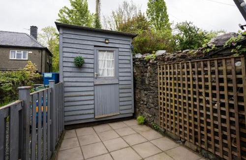 Dolgellau House | Cosy townhouse with log burner