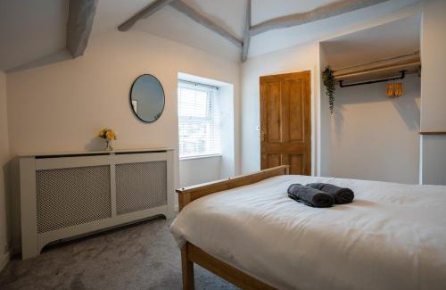 Dolgellau House | Cosy townhouse with log burner