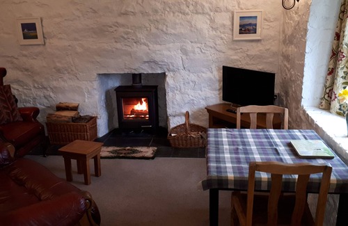 Fort William Cottage | Cosy, traditiional stone cottage in Glen Nevis with wood burning stove.