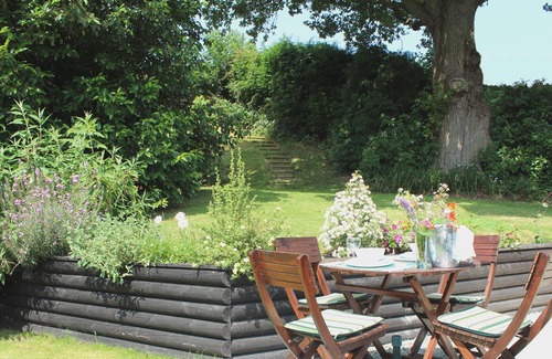 Kingswood Cottage | Cosy, traditional-style cottage - for two bedrooms see our other listing