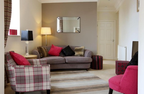 Cinderford House | Cosy Treat af Forest Chapel Holidays Ltd