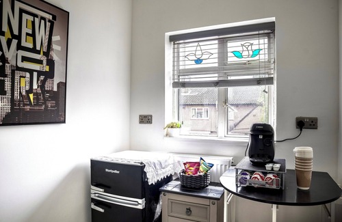 East Ham South House | Cosy Twin Bedroom in East London