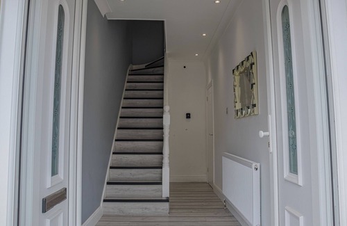 East Ham South House | Cosy Twin Bedroom in East London