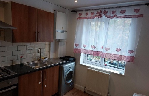 Fairfield House | Cosy two bedroom bedroom apartment with free parking and free wifi