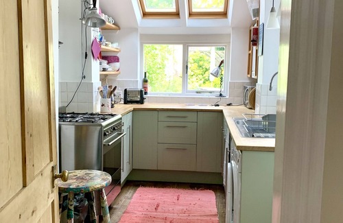 Arbury Cottage | Cosy Victorian cottage close to Cambridge University colleges and city centre.