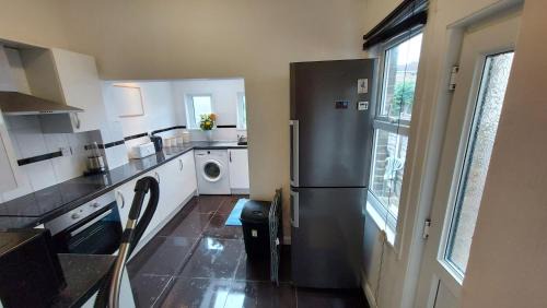 Chatham Apartment | Cosy Villa- 5 Bedroom Accommodation Great For Longer Stays!