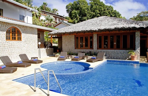 Baie Ste Anne Bed & Breakfast | Cote Jardin - Chalets Cote Mer