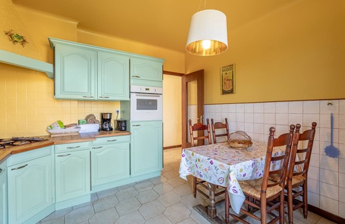 Ceret Apartment | ‘Côté Jardin’ flat with views, terrace and garden, 2 minutes from the centre of Céret