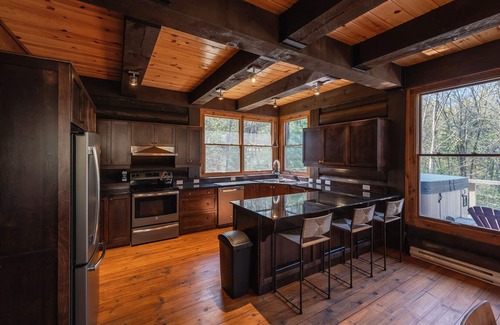 Lac-Superieur Ski Chalet | Cote Nord Chalet Jolene 5 bedroom spanCITQ 261446