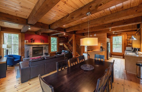 Lac-Superieur Ski Chalet | Cote Nord Tremblant Cozy 4 bedroom Log cabinnCITQ 234463