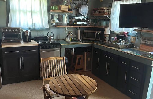 Port Richey Apartment | Cotee River Mancave studio with AC in Port Richey