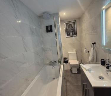 Bradford Apartment | Cotswold Escape - City Centre