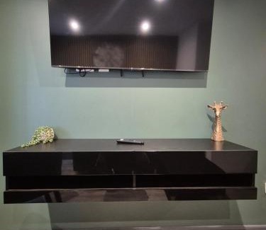 Bradford Apartment | Cotswold Escape - City Centre