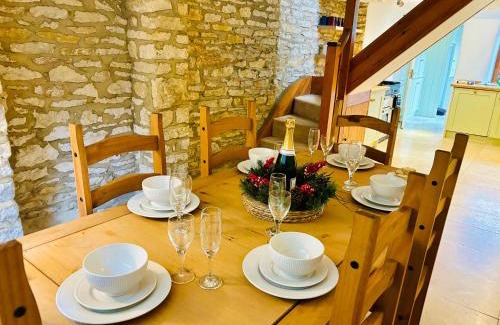 Chipping Norton House | Cotswold Home over 4 floors - perfect for Families Friends Contractors