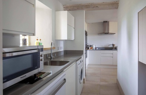 Ewen House | Cotswold Mill Retreat - Stunning 18th-century barn, sleeps up to 12