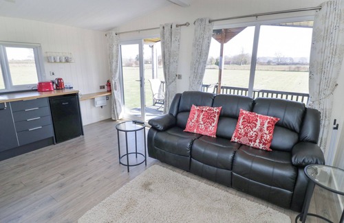 Bretforton Cottage | COTSWOLD VIEW 2, romantic, character holiday cottage in Honeybourne