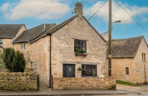 Stroud House | Cotswold Way Cottage
